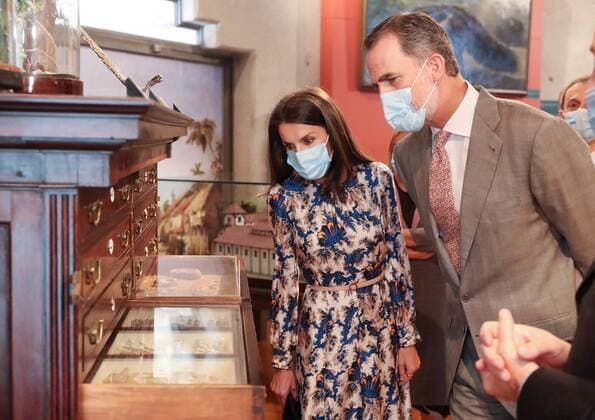 King Felipe VI and Queen Letizia accompanied by the Minister of Science and Innovation, Pedro Duque, visit the Museum of Natural Sciences Madrid June 15, 2020 King Felipe VI and Queen Letizia accompanied by the Minister of Science and Innovation, Pedro Duque, visit the Museum of Natural Sciences Madrid June 15, 2020 Casa Real Cordon Press Cordon Press
