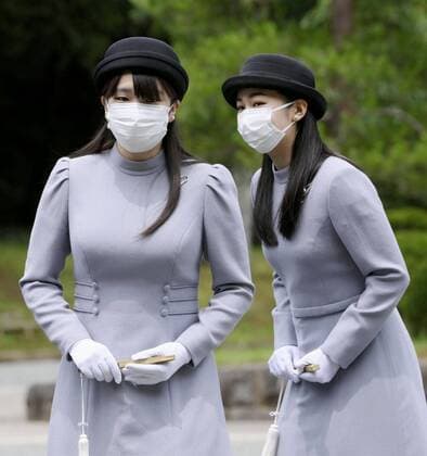 20th anniversary of death of Empress Kojun Japanese Princess Mako (L) and Princess Kako are pictured at the Musashi imperial mausoleum complex in Hachioji, western Tokyo, on June 16, 2020, after offering a prayer on the 20th anniversary of the death of the former Empress Kojun, wife of Emperor Showa. 