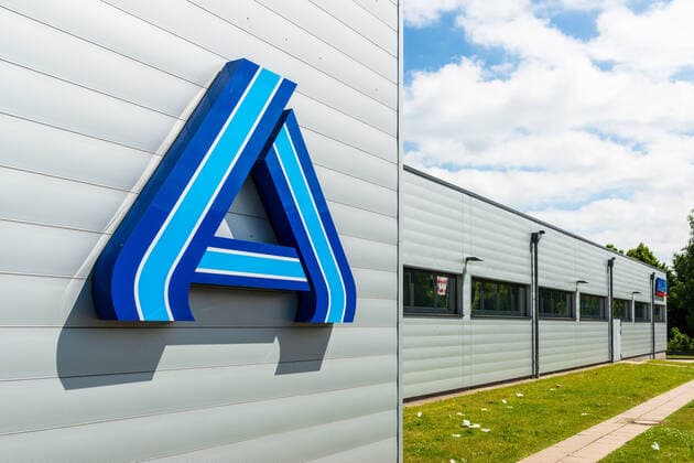 Aldi (Eigenschreibweise ALDI, steht für Albrecht Diskont) bezeichnet die beiden Discount-Einzelhandelsketten Aldi Nord und Aldi Süd Kiel Schleswig-Holstein Deutschland
