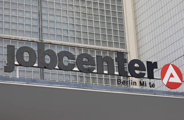 Aussenaufnahme des Jobcenters in Berlin-Mitte, Muellerstrasse, DEU, Berlin, 17.06.2020 *** Exterior view of the job centre in Berlin Mitte, Muellerstrasse, DEU, Berlin, 17 06 2020