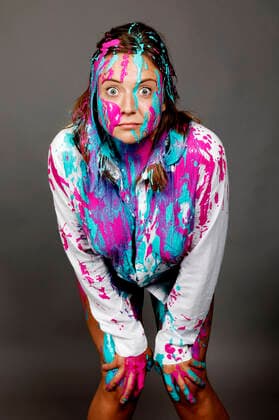 BODYART: Colour Shirt Performance mit Model Alena im Atelier Düsterwald. Hameln, 16.06.2020 - BodyArt-Künstler: Jörg Düsterwald