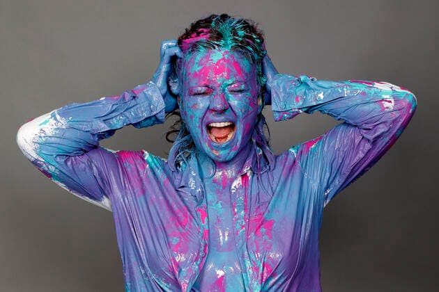 BODYART: Colour Shirt Performance mit Model Alena im Atelier Düsterwald. Hameln, 16.06.2020 - BodyArt-Künstler: Jörg Düsterwald