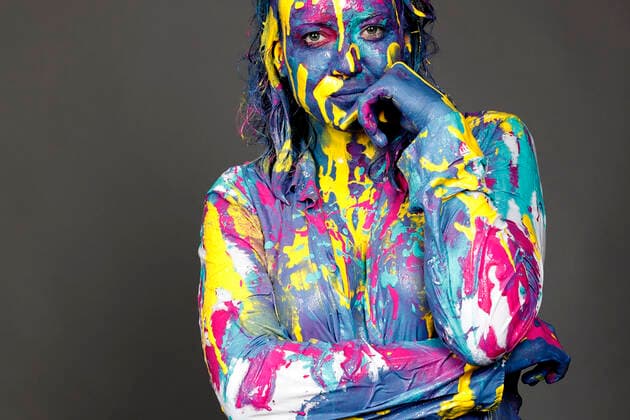 BODYART: Colour Shirt Performance mit Model Alena im Atelier Düsterwald. Hameln, 16.06.2020 - BodyArt-Künstler: Jörg Düsterwald