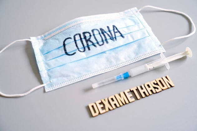 Dexamethason, ein künstliches Glucocorticoid, welches entzündungshemmend und dämpfend auf das Immunsystem wirkt, soll die Überlebenschance für Corona-Patienten verbessern