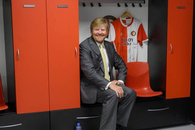Bilder des Jahres 2020, Entertainment 06 Juni Entertainment Themen der Woche KW25 Entertainment Bilder des Tages 17-06-2020 Rotterdam King Willem-Alexander, in the dressing room of Feyenoord , visited, in the context of the impact of the corona pandemic on the events industry, football stadium De Kuip in Rotterdam. Due to the corona measures, event locations can hardly be operated, if at all. Regular activities in De Kuip have also been halted since the outbreak. In addition to a football stadium, De Kuip is also an event location with seventeen halls where all kinds of activities, such as congresses and concerts, can take place.  Copyright: xxPPE pool v.d.xWerf vanxEmstx