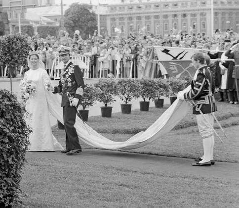 Bernadotte König Carl XVI. Gustaf von Schweden bei der Hochzeit mit Silvia Sommerlath in Stockholm, Schweden 1976. King Carl XVI Gustaf of Sweden marries the German Silvia Sommerlath at Stockholm, Sweden 1976., Stockholm Stockholms län Schweden Copyright: HelmutxReiss UnitedArchives832000643 EDITORIAL USE ONLY
