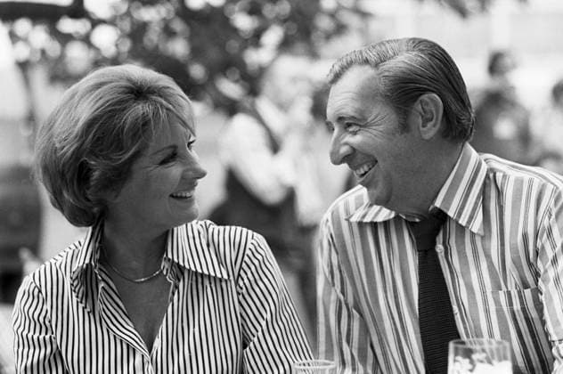 Johanna von Koczian Johanna von Koczian, deutsche Schauspielerin und Sängerin, mit Ehemann Wolf Kabitzky, Deutschland um 1981. German actress and singer Johanna von Koczian with husband Wolf Kabitzky, Germany around 1981., Deutschland Copyright: HelmutxReiss UnitedArchives832001154 EDITORIAL USE ONLY