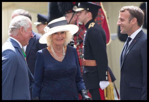 Bilder des Jahres 2020, Entertainment 06 Juni Entertainment Themen der Woche KW25 Entertainment Bilder des Tages . 18 06 2020. London, United Kingdom. French President Emmanuel Macron with the Prince of Wales and the Duchess of Cornwall after a wreath laying ceremony at the statue of General De Gaulle in London to celebrate the 80th Anniversary of de GaulleÕs radio broadcast to the French population to resist the German occupation of France during WWII .  xStephenxLockx xi-Imagesx IIM-21299-0031