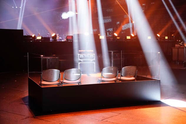 Cubes und Sitzplätze unter Einhaltung der Hygienerichtlinien und der Abstandsregeln bei der Pressekonferenz zur Vorstellung des neuen Veranstaltungskonzepts Arena Now! in der Lanxess Arena. Köln, 18.06.2020