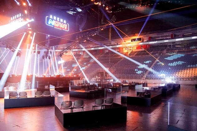 Cubes und Sitzplätze unter Einhaltung der Hygienerichtlinien und der Abstandsregeln bei der Pressekonferenz zur Vorstellung des neuen Veranstaltungskonzepts Arena Now! in der Lanxess Arena. Köln, 18.06.2020