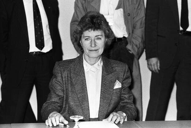 Deutschland, Bonn , 13.02.1990 Archiv-Nr.: 13-46-24 DDR-Arbeitsbesuch Foto: Christa Luft, Stellvertreter des Vorsitzenden des Ministerrates und Minister fuer Wirtschaft DDR-Arbeitsbesuch