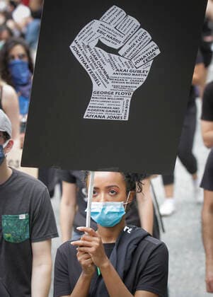 (200620) -- VANCOUVER, June 20, 2020 (Xinhua) -- A participant holds a sign during the Juneteenth Freedom March in Vancouver, British Columbia, Canada, June 19, 2020. (Photo by Liang Sen Xinhua) CANADA-VANCOUVER-JUNETEENTH-FREEDOM MARCH 
