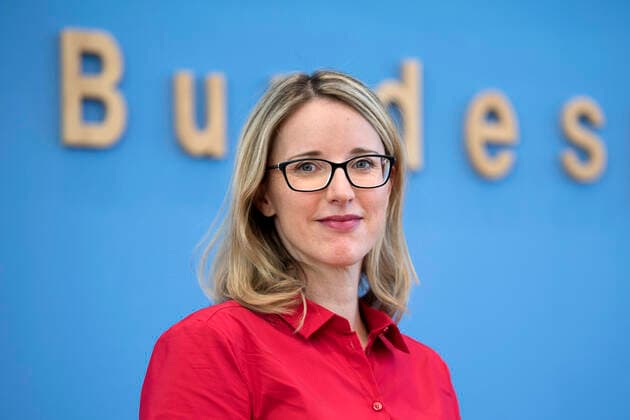 Prof. Alena Buyx, Deutscher Ethikrat DEU, Deutschland, Germany, Berlin, 16.06.2020 Prof. Alena Buyx, Vorsitzende Deutscher Ethikrat, waehrend der Bundespressekonferenz zum Thema Tierwohlachtung Zum Verantwortlichen Umgang mit Nutztieren in Berlin. Prof. Alena Buyx, Chairwoman of the German Ethics Council Ethikrat, during a press call at the house of the federal press conference Bundespressekonferenz concerning the responsible treatment of farm animals in Berlin, Germany.