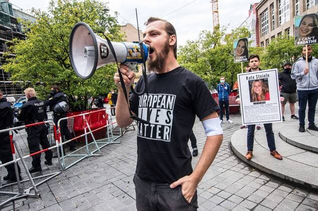 Bilder des Jahres 2020, News 06 Juni News Themen der Woche KW25 News Bilder des Tages June 20, 2020, Munich, Bavaria, Germany: Philipp Mosig of the Identitaere Bewegung in Munich wearing a European Lives Matter shirt to signal opposition to Black Lives Matter. The right-extremist Identitaere Bewegung Augsburg Schwaben(Generation Identity, Identitaeren Movement) held a rally at MunichÃ¢â‚¬â ¢s Pasinger Marienplatz. Munich Germany - ZUMAb160 20200620_zbp_b160_034 Copyright: xSachellexBabbarx