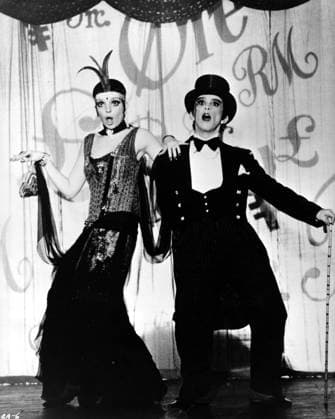 OSCARS. Bester Nebendarsteller. Preisträger 1971-1980 CABARET CABARET LIZA MINNELLI AND JOEL GREY PICTURE FROM THE RONALD GRANT ARCHIVE CABARET LIZA MINNELLI AND JOEL GREY Date: 1972. Strictly editorial use only in conjunction with the promotion of the film. Credit line mandatory. This image is copyright of the film company and is supplied under the terms of issue as film still. No commercial or book cover use permitted without prior consent from the film company.  Mandatory credit line: Image courtesy Ronald Grant Archive Mary Evans
