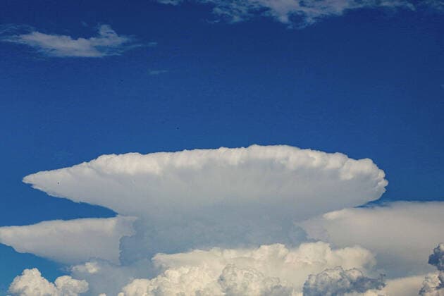 Rom, erster Tag des Sommers, Top-Phänomen des Überschießens. -- Roma, primo giorno d estate, fenomeno di Overshooting top. roma italia Copyright: xJustPictures ClaudioxSistox