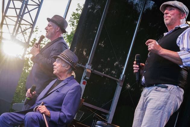 Mit seinem Programm Marc MarshallÕs Welt der Musik, machte der Top-Musiker Halt auf der Buehne im Autokino. Mit dabei Bruder Pascal und Vater Tony Marc Marshall, Pascal Marshall, Tony Marshall Mit seinem Programm Marc MarshallÕs Welt der Musik, machte der Top-Musiker Halt auf der Buehne im Autokino. Mit dabei Bruder Pascal und Vater Tony, Deutschland, Karlsruhe, Messeplatz, Autokino, 21.06.2020