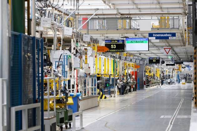 Springer-Produktion bei Mercedes-Benz in Ludwigsfelde 2020-06-22, Ludwigsfelde, Deutschland - Mercedes-Benz Werk in Ludwigsfelde bei Berlin, wo der Sprinter vom Band rollt. *** Springer production at Mercedes Benz in Ludwigsfelde 2020 06 22, Ludwigsfelde, Germany Mercedes Benz plant in Ludwigsfelde near Berlin, where the Sprinter rolls off the assembly line