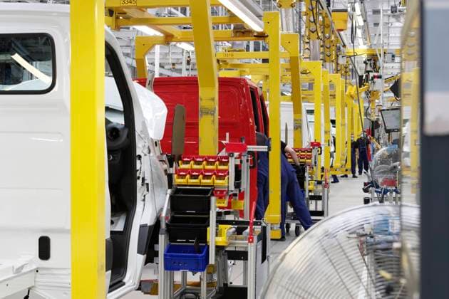 Springer-Produktion bei Mercedes-Benz in Ludwigsfelde 2020-06-22, Ludwigsfelde, Deutschland - Mercedes-Benz Werk in Ludwigsfelde bei Berlin, wo der Sprinter vom Band rollt. *** Springer production at Mercedes Benz in Ludwigsfelde 2020 06 22, Ludwigsfelde, Germany Mercedes Benz plant in Ludwigsfelde near Berlin, where the Sprinter rolls off the assembly line
