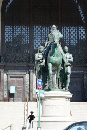 June 22, 2020, New York, New York, USA: NYC Protest, .The statue of President Teddy Roosevelt at the entrance to the American Museum of Natural History will be removed amid widespread protests over racial inequality,.Central Park West, NYC.June 22, 2020. New York USA - ZUMAms4_ 20200622_zaf_ms4_008 Copyright: xSoniaxMoskowitzxGordonx