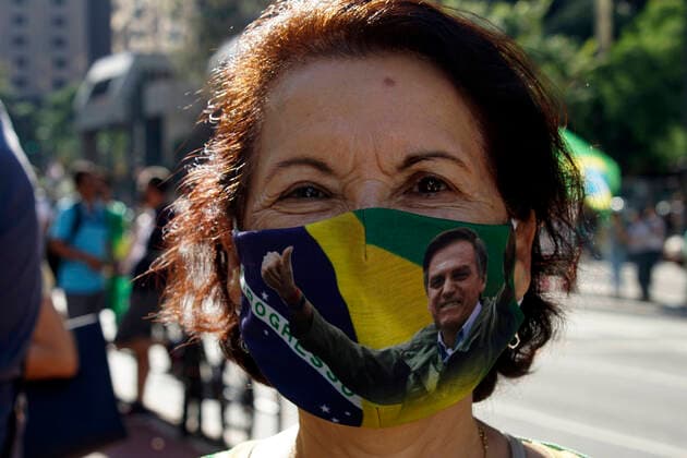 Brazil: Supporters of Bolsonaro government protest Supporters of the Bolsonaro government go to the street to protest in support to the federal government, asking for the closure of the Supreme Federal Court (STF), military intervention. The protest took place on the Paulista Avenue. São Paulo São Paulo Brazil Copyright: CrisxFaga