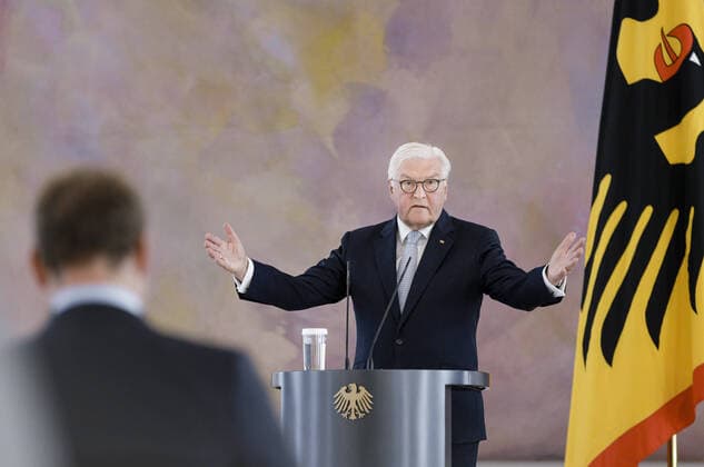 Bilder des Jahres 2020, News 06 Juni News Themen der Woche KW26 News Bilder des Tages Bundespraesident Frank-Walter Steinmeier, aufgenommen im Rahmen eines Gespraechs zur beruflichen Bildung in Zeiten der Corona-Pandemie in Berlin. 23.06.2020. Berlin Deutschland *** German President Frank Walter Steinmeier, recorded during a discussion on vocational training in times of the Corona Pandemic in Berlin 23 06 2020 Berlin Germany Copyright: xFelixxZahn photothek.netx