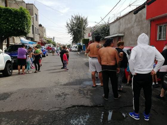 News Bilder des Tages People leave their homes after hearing the seismic alert in different municipalities of Mexico City, Mexico, 23 June 2020. An earthquake of magnitude 7.1 was registered 12 kilometers from the municipality of Crucecita, in the southern state of Oaxaca, and was felt in various parts of the country activating the seismic alert in the capital. 7.1 magnitude earthquake shakes southern and central Mexico !ACHTUNG: NUR REDAKTIONELLE NUTZUNG!  Copyright: xJosexMendezx MEX3055 20200623-637285326156318122