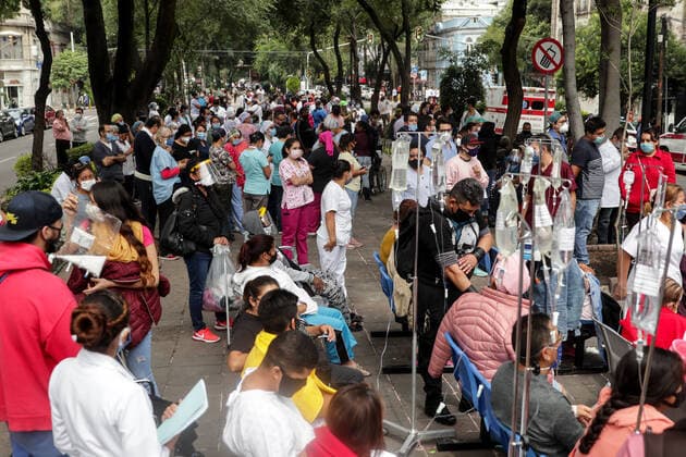 (200623) -- MEXICO CITY, June 23, 2020 (Xinhua) -- Patients, medical workers and local residents are seen on a street after an earthquake in Mexico City, capital of Mexico, on June 23, 2020. An earthquake with a magnitude of 7.4 jolted 12 km SSW of Santa Maria Zapotitlan of Mexico at 15:29:05 GMT on Tuesday, the U.S. Geological Survey said. (Xinhua Francisco Canedo) MEXICO-MEXICO CITY-EARTHQUAKE 
