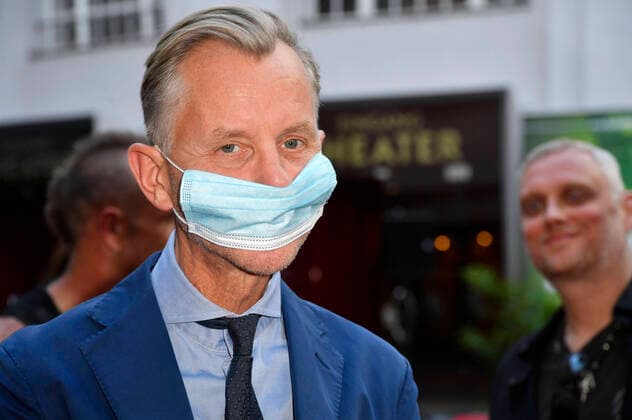 Bilder des Jahres 2020, Entertainment 06 Juni Entertainment Themen der Woche KW26 Max Raabe beim Fototermin zur Aktion 750 Kulturkilometer von Köln nach Berlin, um die Menschen während der Corona-Krise für die aktuelle Problemlage der Kulturlandschaft zu sensibilisieren, im Admiralspalast. Berlin, 23.06.2020 *** Max Raabe at the photo session for the 750 cultural kilometres from Cologne to Berlin campaign to sensitise people to the current problems of the cultural landscape during the Corona crisis, in the Admiralspalast Berlin, 23 06 2020 Foto:xF.xKernx xFuturexImage