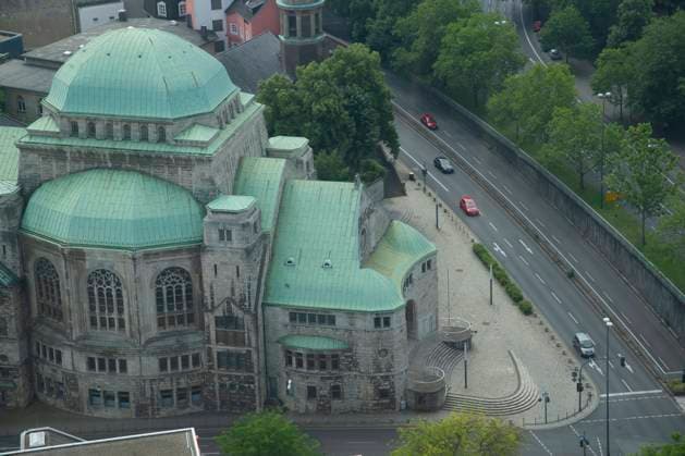 Panorama der Stadt Essen, Skyline, Uebersicht, Innenstadt, Synagoge Essen, anlaesslich der Unterzeichnung Kooperationsvertrag ,,Sicherheitskooperation Ruhr zur Bekämpfung der Clankriminalitaet,, (ãSiKo RuhrÒ) am 22.06.2020 in Essen *** Panorama of the city of Essen, skyline, overview, city centre, synagogue Essen, on the occasion of the signing of the cooperation agreement Security Cooperation Ruhr to combat clan crime , SiKo Ruhr on 22 06 2020 in Essen