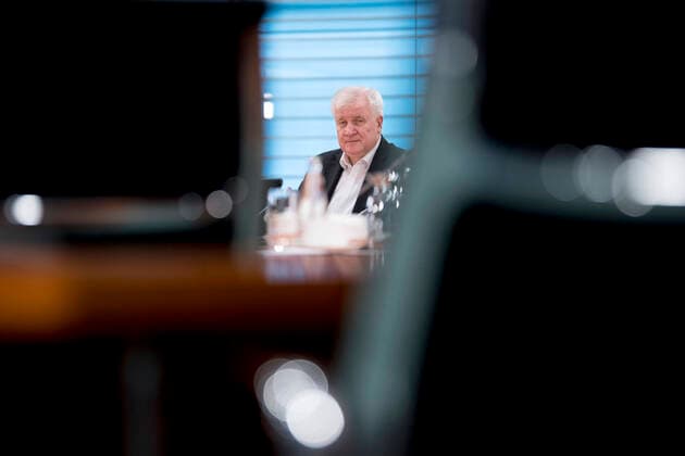 News Bilder des Tages Horst Seehofer, Kabinett DEU, Deutschland, Germany, Berlin, 24.06.2020 Horst Seehofer, Bundesinnenminister CSU, vor der Kabinettssitzung im Berliner Kanzleramt in Berlin. Im Rahmen der Coronakrise wurden die Sitzungen vom Kabinett in den groesseren Infosaal verlagert. Horst Seehofer, Federal Minister of the Interior CSU, during a cabinet meeting at the chancellor office in Berlin, Germany. *** Horst Seehofer, Cabinet DEU, Germany, Germany, Berlin, 24 06 2020 Horst Seehofer, Federal Minister of the Interior CSU, during a cabinet meeting at the chancellors office in Berlin, Germany