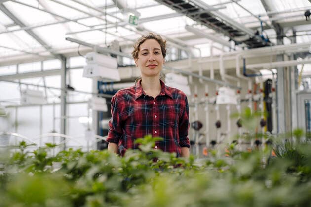 Portrait of confident woman in greenhouse of a gardening shop model released Symbolfoto property released JOSEF00680