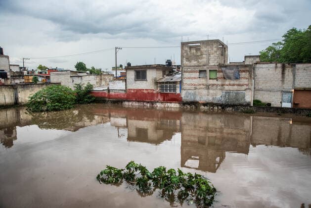 Mexiko, Überschwemmungen nach Hochwasser in Xalapa June 24, 2020, Xalapa, Veracruz, Mo xico: Hundreds of families lost their belongings after the intense rains that flooded the city of Xalapa during the afternoon and night. The water arrived in some places more than 2 meters high and there are people who have been evacuated from the place. So far no deaths are reported Xalapa MÃ xico - ZUMAqp1_ 20200624_zip_qp1_004 Copyright: xHectorxAdolfoxQuintanarxPerezx