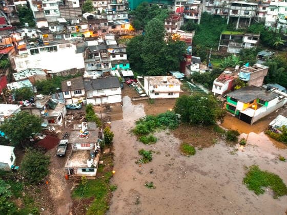 News Bilder des Tages Mexiko, Überschwemmungen nach Hochwasser in Xalapa June 24, 2020, Xalapa, Veracruz, Mo xico: Hundreds of families lost their belongings after the intense rains that flooded the city of Xalapa during the afternoon and night. The water arrived in some places more than 2 meters high and there are people who have been evacuated from the place. So far no deaths are reported Xalapa MÃ xico - ZUMAqp1_ 20200624_zip_qp1_005 Copyright: xHectorxAdolfoxQuintanarxPerezx