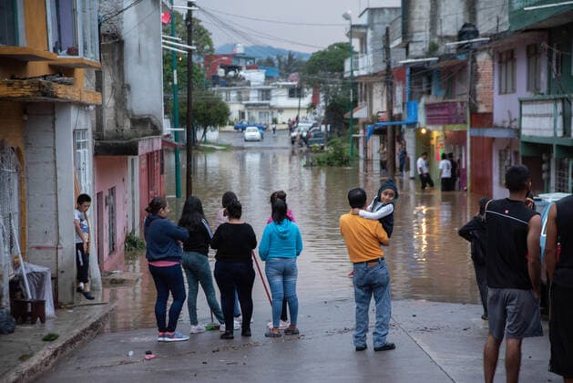 Mexiko, Überschwemmungen nach Hochwasser in Xalapa June 24, 2020, Xalapa, Veracruz, Mo xico: Hundreds of families lost their belongings after the intense rains that flooded the city of Xalapa during the afternoon and night. The water arrived in some places more than 2 meters high and there are people who have been evacuated from the place. So far no deaths are reported Xalapa MÃ xico - ZUMAqp1_ 20200624_zip_qp1_016 Copyright: xHectorxAdolfoxQuintanarxPerezx
