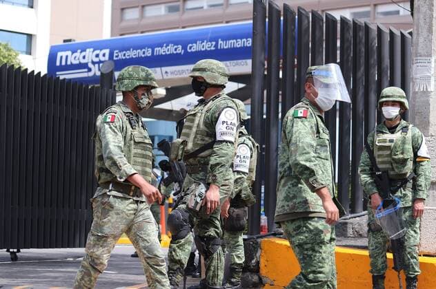 Agents of the National Guard patrol the outside of the hospital at the south of the capital, where the secretary of Citizen Security Omar Garcia Harfuch is intervened after the attack by an armed group, in Mexico City, Mexico, 26 June 2020. At least two bodyguards died in the attack according to sources from the Secretariat of Citizen Security (SSC) of the capital. Two bodyguards die in attack on Mexico City s security chief !ACHTUNG: NUR REDAKTIONELLE NUTZUNG!  Copyright: xJoséxPazosx MEX3223 20200626-637287962156588491