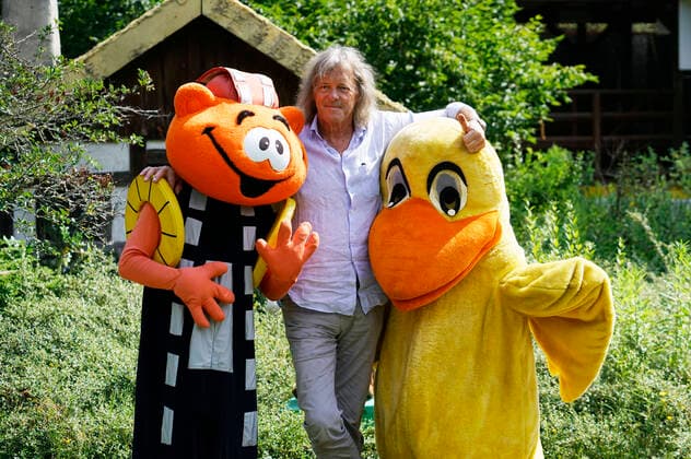 Bilder des Jahres 2020, Entertainment 06 Juni Entertainment Themen der Woche KW26 Flimmy, Friedhelm Schatz und die Filmpark-Ente beim Fototermin zum Saisonstart vom Filmpark Babelsberg in Janoschs Traumland. Potsdam, 26.06.2020 *** Flimmy, Friedhelm Schatz and the Filmpark Ente at the photo shoot for the start of the season at Filmpark Babelsberg in Janoschs dreamland Potsdam, 26 06 2020 Foto:xT.xBartillax xFuturexImage