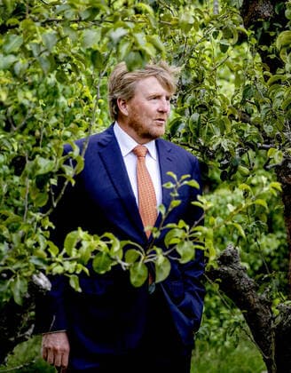 Entertainment Themen der Woche KW27 Bilder des Jahres 2020, Entertainment 06 Juni Entertainment Bilder des Tages 29-06-2020 Zoetermeer King Willem-Alexander visited the Gilde City gardeners Zoetermeer in the Hof van Seghwaert in Zoetermeer. The City Gardeners Guild has taken in 2015 the initiative for The power of green Zoetermeer a local green initiatives and civil society organizations, to involve people in their neighborhood and to become aware of the greenery in their environment, such as urban and neighborhood greenery, neighborhood gardens, vegetable gardens and orchards.  Copyright: xPPEx