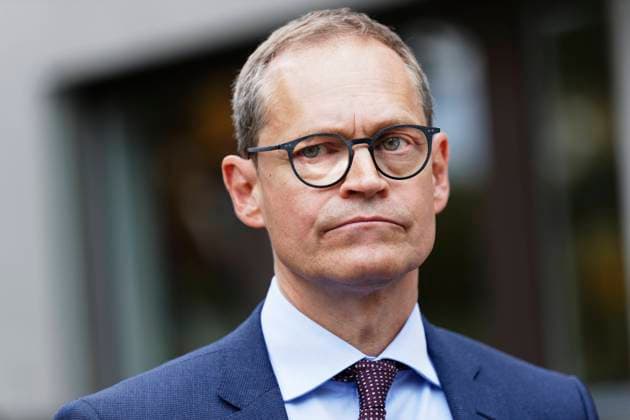 Müller besucht Collonil 2020-06-29, Berlin, Deutschland - Michael Müller (SPD), Regierender Bürgermeister von Berlin und Chef der Berliner SPD, bei einem Besuch des Berliner Traditionsunternehmens für Schuh- und Lederpflegemittel, die Collonil Salzenbrodt GmbH, in Berlin-Reinickendorf, die aktuell auch Hygiene-Artikel herstellt. *** Müller visits Collonil 2020 06 29, Berlin, Germany Michael Müller SPD , Governing Mayor of Berlin and head of the Berlin SPD, during a visit to the Berlin-based company Collonil Salzenbrodt GmbH, a traditional manufacturer of shoe and leather care products in Berlin Reinickendorf, which currently also produces hygiene articles