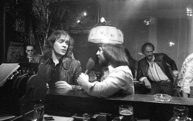 Udo Lindenberg ,* 17. Mai 1946, Rockmusiker, Schriftsteller und Kunstmaler. Fred Fesl, * 7. Juli 1947 niederbayerischer Musiker und Sänger, Gemeinsamer Auftritt in München Schwabing Mai 1977 Copyright: xHeinzxGebhardtx