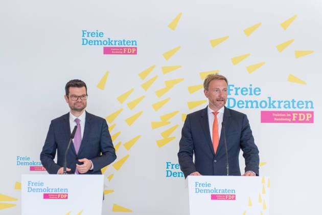 Berlin, Pressekonferenz FDP Fraktion Deutschland, Berlin - 30.06.2020: Im Bild ist Christian Lindner (Bundesvorsitzender FDP) und Marco Buschmann (FDP) und während der Pressekonferenz der Fraktion im deutschen Bundestag zu sehen. Berlin Bundestag Berlin Deutschland