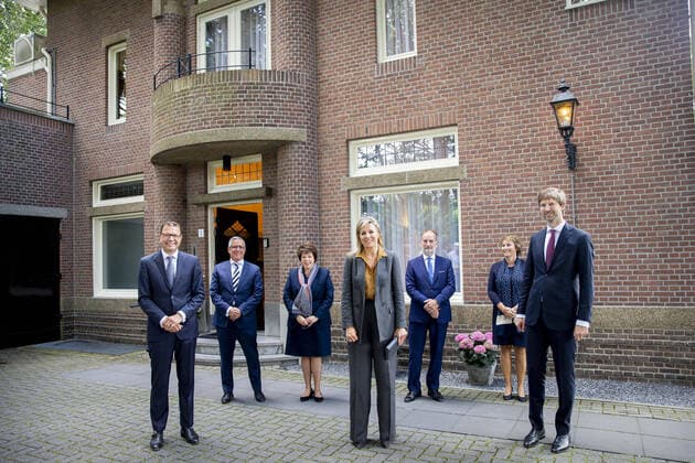 Bilder des Jahres 2020, Entertainment 07 Juli Entertainment Themen der Woche KW27 Entertainment Bilder des Tages 02-07-2020 Queen Máxima visited, in the context of the impact of the corona pandemic on the funeral industry, funeral home Engelen & Spoor Funeral Services in The Hague The outbreak of COVID-19 has drastically changed the work in the funeral industry. With Jan Willem Engelen en Michiel Spoor en Une van der Gronden en Henriette Lameris en Esther Schutte en Ronald Schens en Miranda Sant  Copyright: xxPPE pool v.d.xWerf vanxKatwijkx