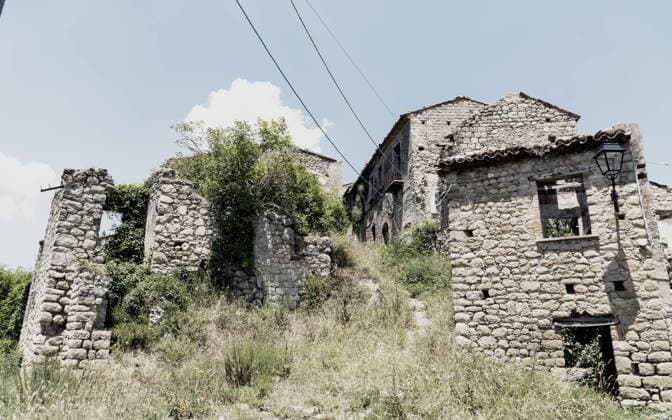 Italy: Castelpoto, the ghost town Castelpoto, the ancient medieval village where time stood still with the 1980 Irpina earthquake. Castelpoto Italia Benevento Italy Copyright: SoniaxBrandolone