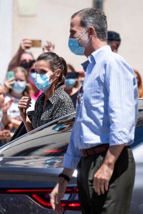 Königin Letizia von Spanien und König Felipe VI. von Spanien in der Region Kastilien-La Mancha im Rahmen ihrer Besuche in allen autonomen Gemeinschaften während der Corona-Krise. Cuenca, 02.07.2020 Letizia von Spanien, Felipe VI. von Spanien