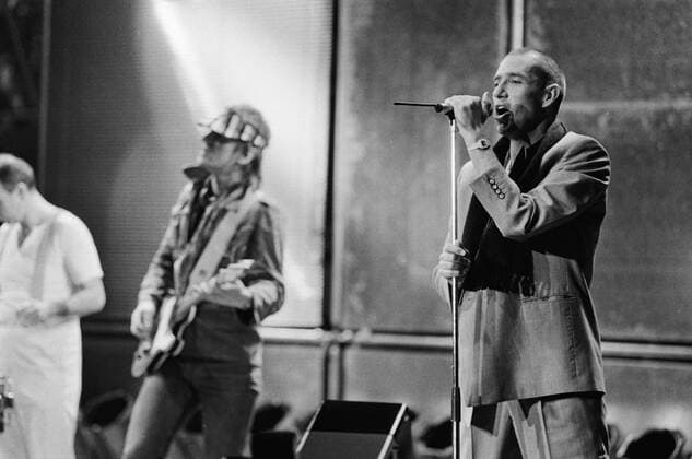 Thommys Pop-Show - 16.12.1983 - Die deutsche Musikgruppe TRIO mit Sänger Stephan Remmler (rechts) (Neue Deutsche Welle) Musiksendung Thommys Pop-Show 16.12.1983, Köln Nordrhein-Westfalen Deutschland
