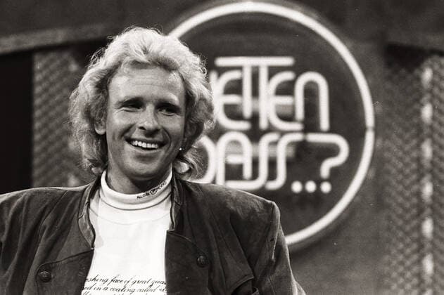 Berlin - 02.04.88 Die 46. Ausgabe von Wetten, dass...? - Auf dem Bild ist der Moderator (Radiomoderator) Thomas Gottschalk in der 46. Ausgabe von Wetten, dass...? in den 80ern zu sehen., Berlin Berlin Deutschland *** Berlin 02 04 88 The 46 edition of Wetten, that On the picture is the moderator radio presenter Thomas Gottschalk in the 46 edition of Wetten, that can be seen in the 80s, Berlin Berlin Germany Copyright: ZIKxImages UnitedArchives00013514 EDITORIAL USE ONLY