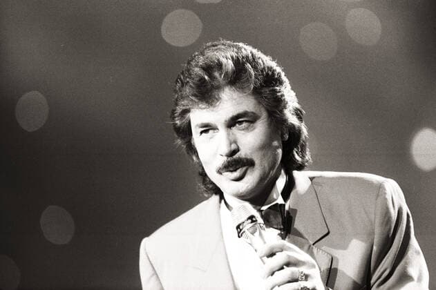 Berlin - 02.04.88 Die 46. Ausgabe von Wetten, dass...? - Auf dem Bild ist der Sänger Engelbert Humperdinck in der 46. Ausgabe von Wetten, dass...? in den 80ern zu sehen., Berlin Berlin Deutschland *** Berlin 02 04 88 The 46th issue of Wetten that On the picture is the singer Engelbert Humperdinck in the 46th issue of Wetten that can be seen in the 80s, Berlin Berlin Germany Copyright: ZIKxImages UnitedArchives00013637 EDITORIAL USE ONLY
