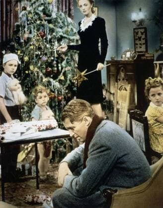 ITS A WONDERFUL LIFE US 1946 Date: 1946. Strictly editorial use only in conjunction with the promotion of the film. Credit line mandatory. This image is copyright of the film company and is supplied under the terms of issue as film still. No commercial or book cover use permitted without prior consent from the film company.  Mandatory credit line: Image courtesy Ronald Grant Archive Mary Evans