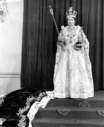 Archivbilder der Woche KW27 June 2, 1953 - London, England, United Kingdom - QUEEN ELIZABETH II has been crowned at a coronation ceremony in Westminster Abbey in London. In front of more than 8,000 guests, including prime ministers and heads of state from around the Commonwealth, she took the Coronation Oath and is now bound to serve her people and to maintain the laws of God. London United Kingdom - ZUMAk09_ 19530602_jes_k09_745 Copyright: xKEYSTONExPicturesx