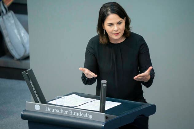 Aktuell, 03.07.2020, Berlin Annalena Baerbock im Portrait bei ihrer Rede zum Thema Kohleausstieg bei der 171. Sitzung des Deutschen Bundestag in Berlin